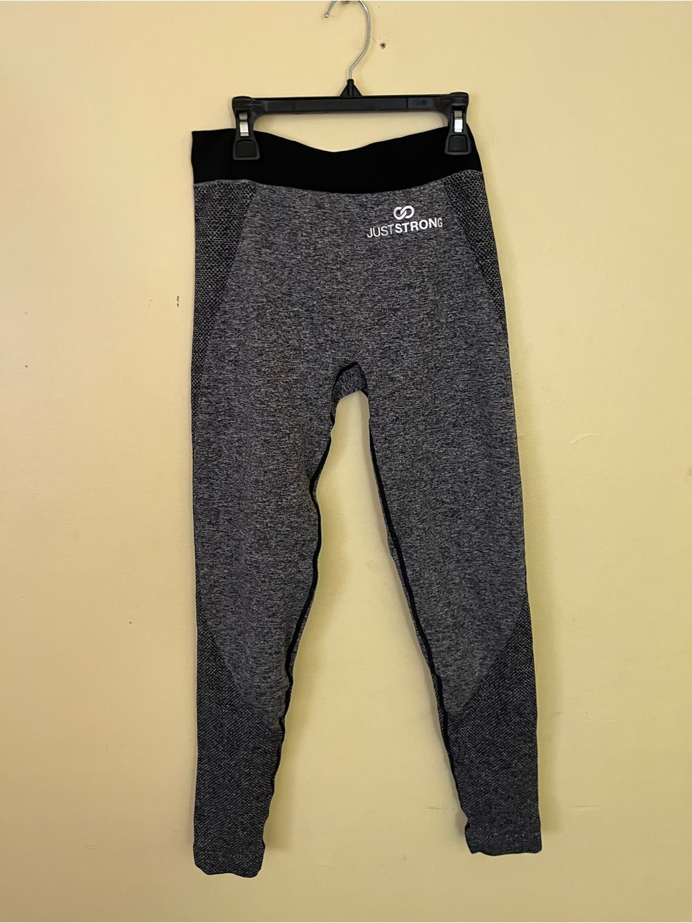 Just Strong Women’s Grey Seamless Leggings Size Medium